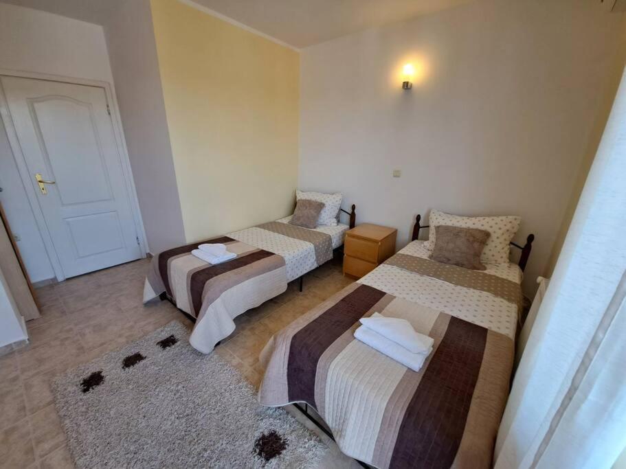 Apartment Happy Place Akatcia Veliko Tarnovo Eksteriør billede